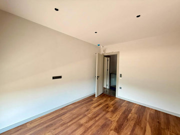 Interior 8