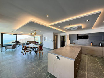 Interior 9