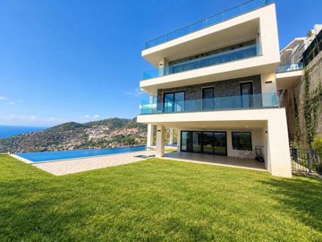 Exterior 3