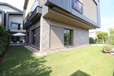 Exterior 7
