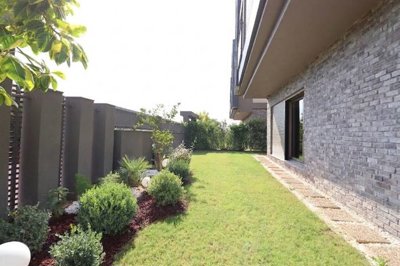 Exterior 8