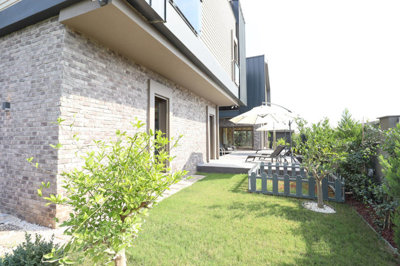 Exterior 9