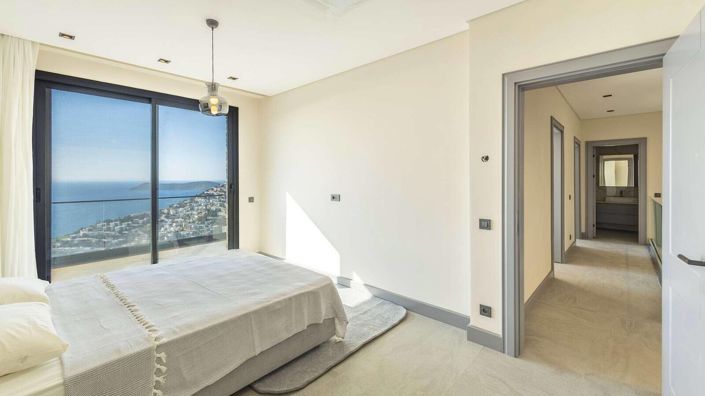 Image No.18-4 Bed Apartment for sale