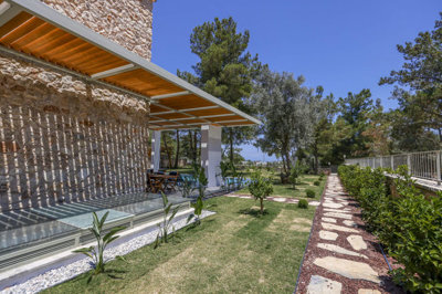 Exterior 12