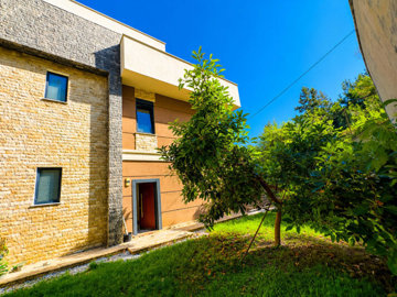 Exterior 11