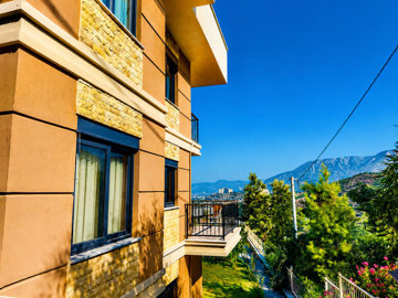 Exterior 4