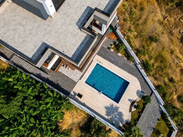 Exterior 3