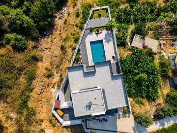 Exterior 4