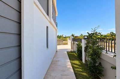 Exterior 8