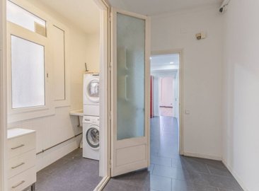 Interior 12