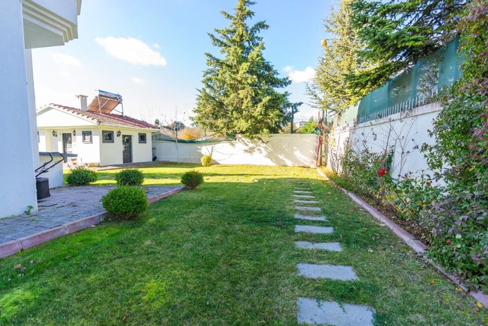 Image No.9-9 Bed House/Villa for sale