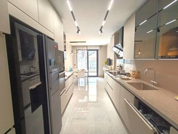 Interior 5