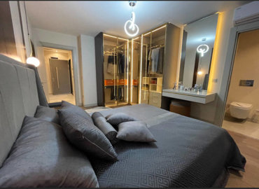 Interior 6