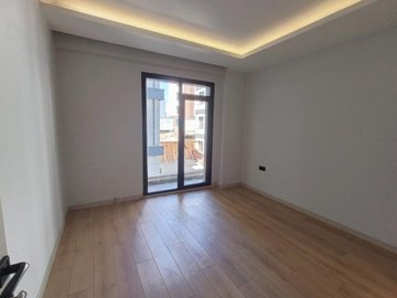 Interior 6