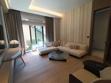 Interior 8
