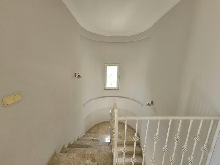 Image No.12-5 Bed Villa / Detached for sale