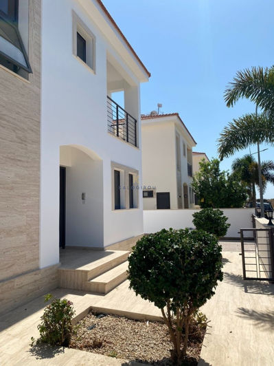 Image No.24-3 Bed House for sale