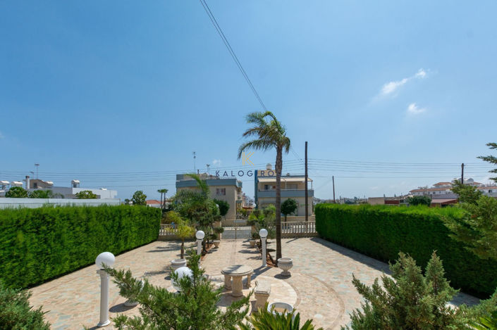 Image No.2-4 Bed House for sale