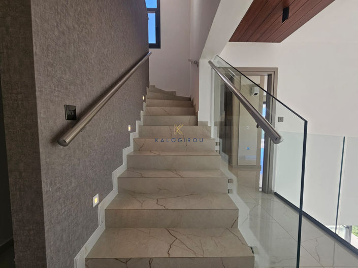 Image No.12-5 Bed House for sale