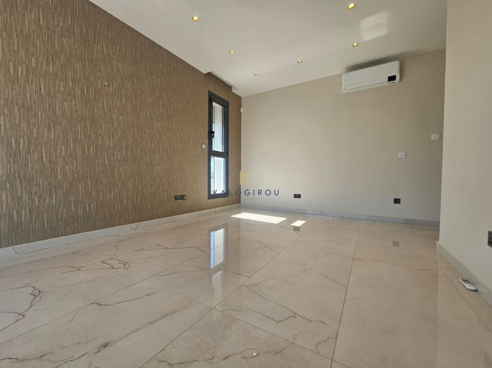 Image No.13-5 Bed House for sale