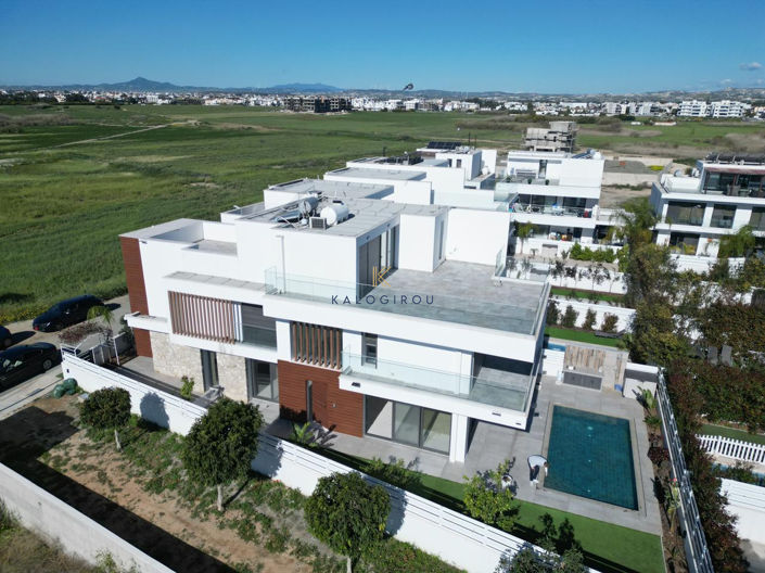 Image No.2-5 Bed House for sale