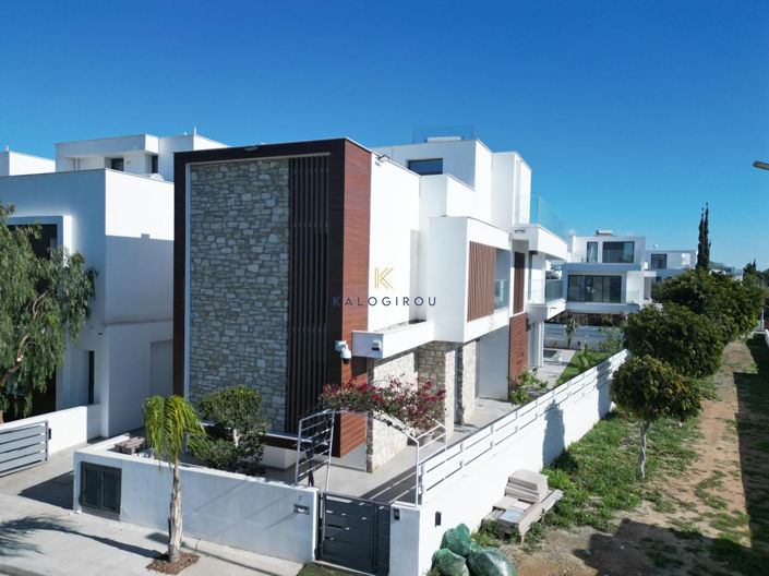Image No.3-5 Bed House for sale