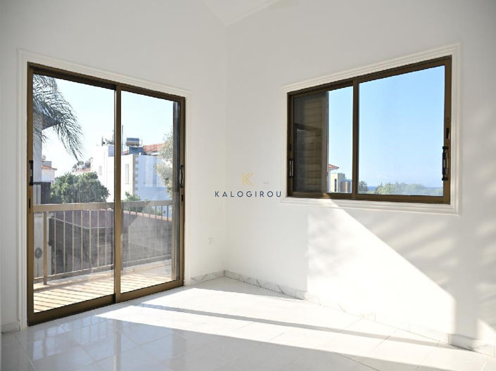 Image No.12-4 Bed House for sale