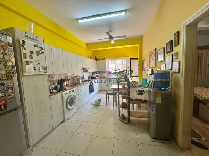 Image No.5-6 Bed House for sale