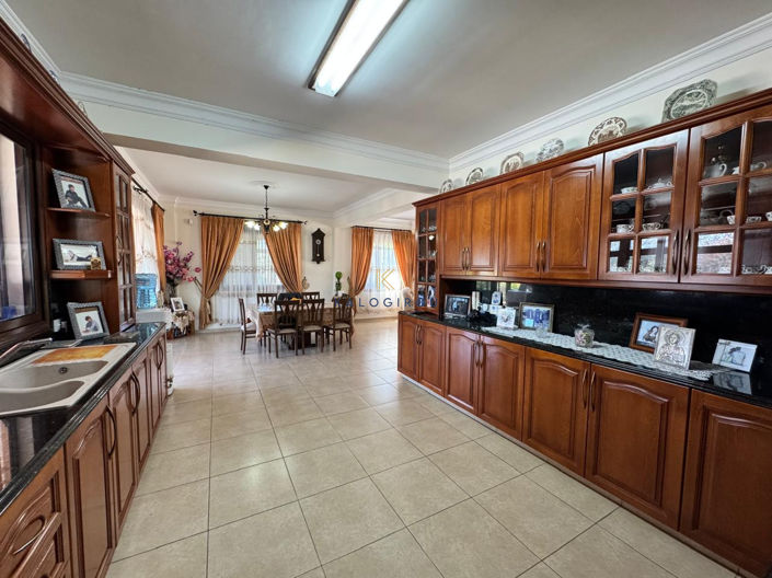 Image No.7-5 Bed House for sale