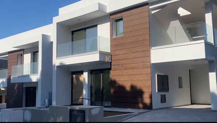 Image No.17-3 Bed House for sale