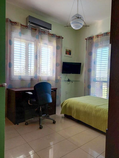 Image No.10-3 Bed House for sale
