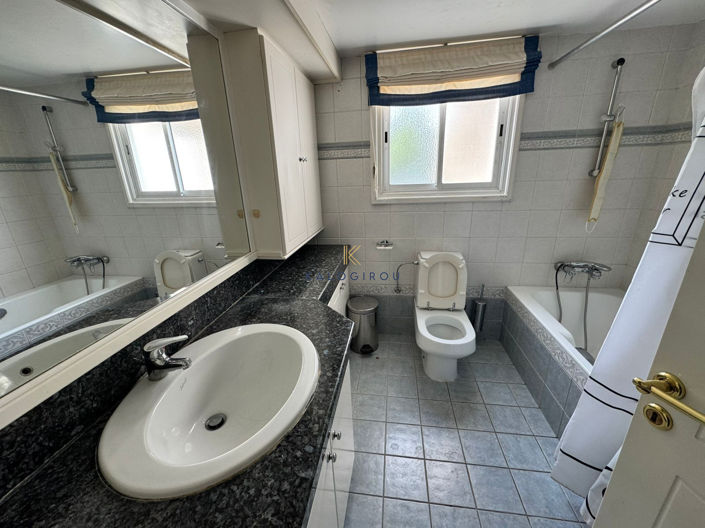 Image No.17-8 Bed House for sale