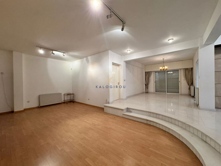 Image No.5-8 Bed House for sale