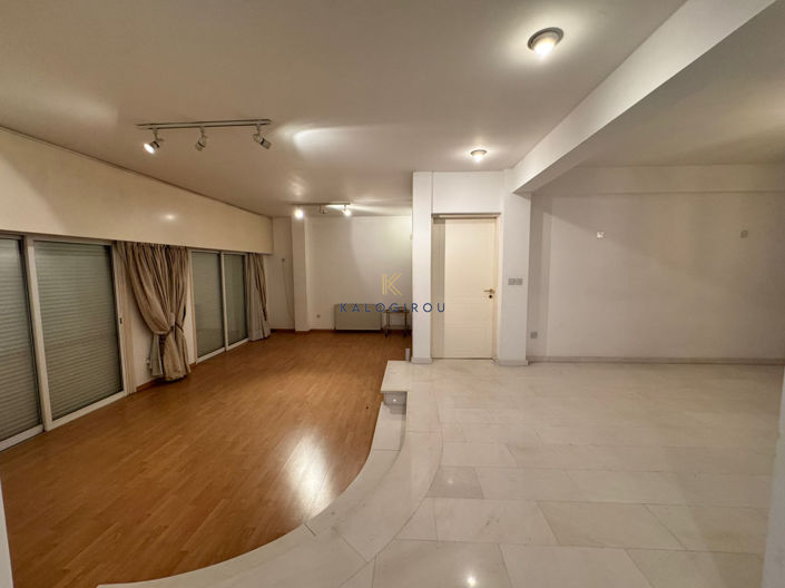 Image No.6-8 Bed House for sale