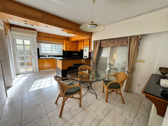Image No.7-8 Bed House for sale