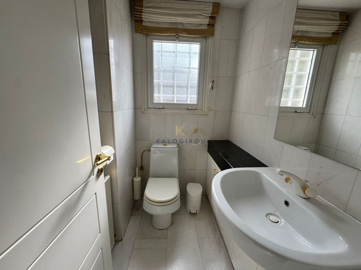 Image No.9-8 Bed House for sale