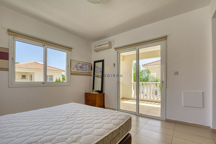 Image No.12-3 Bed House for sale