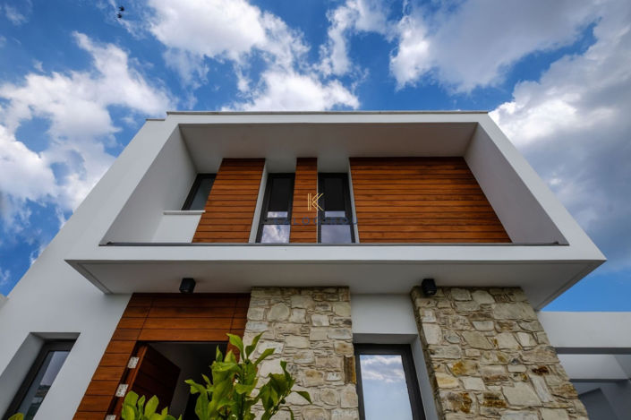Image No.2-4 Bed House for sale