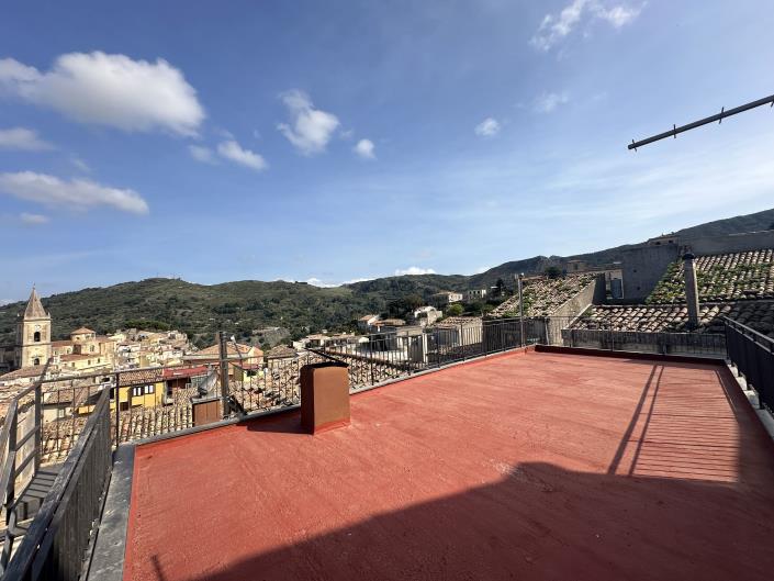 Image No.9-5 Bed Townhouse for sale