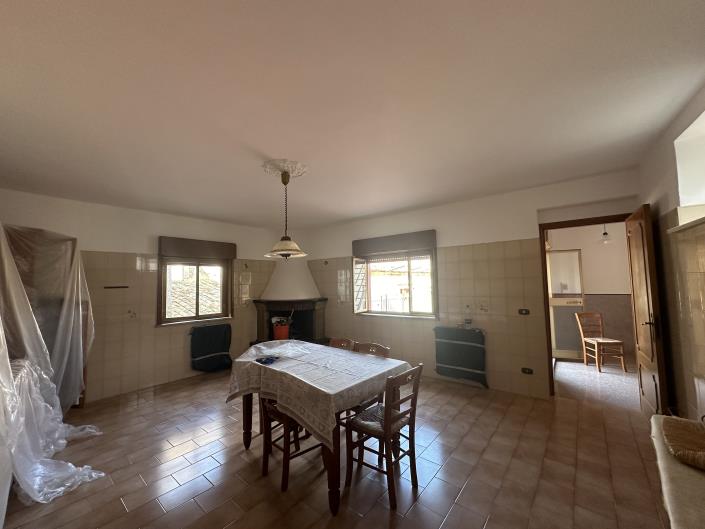 Image No.16-5 Bed Townhouse for sale