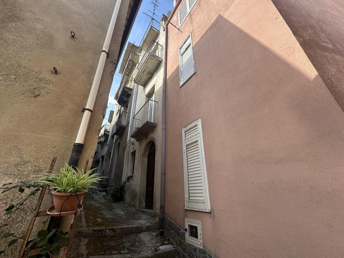 Image No.41-4 Bed Townhouse for sale