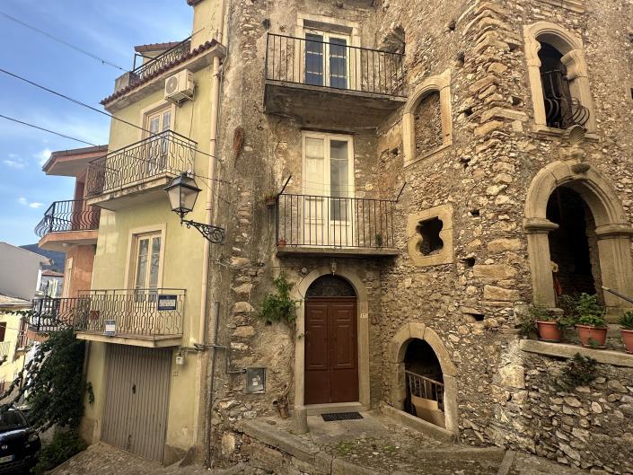 Image No.43-4 Bed Townhouse for sale