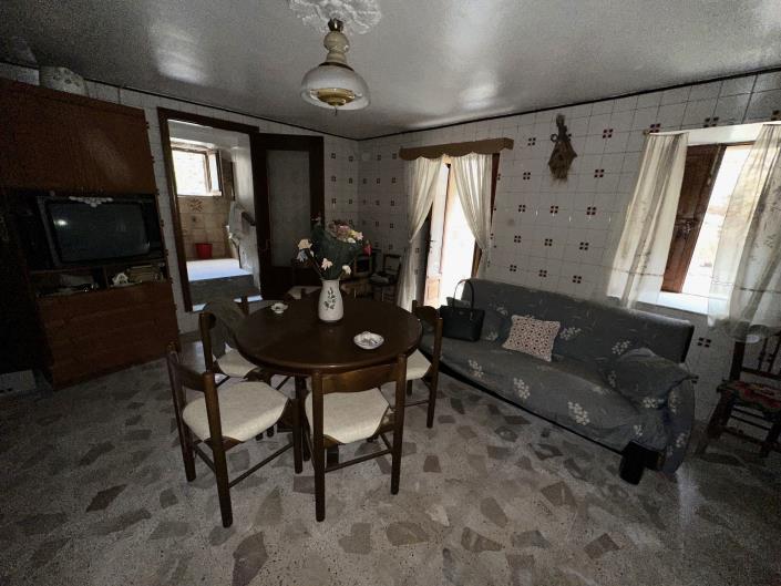 Image No.8-2 Bed Semi-Detached for sale