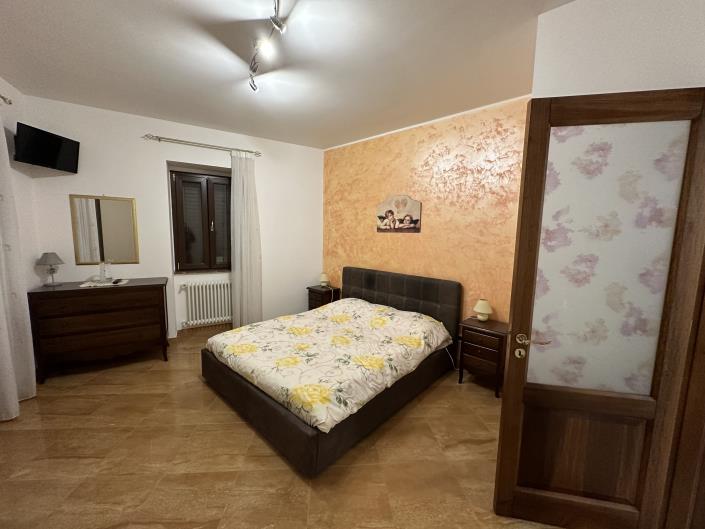 Image No.13-2 Bed Townhouse for sale