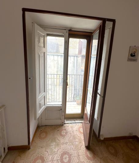 Image No.18-2 Bed Semi-Detached for sale