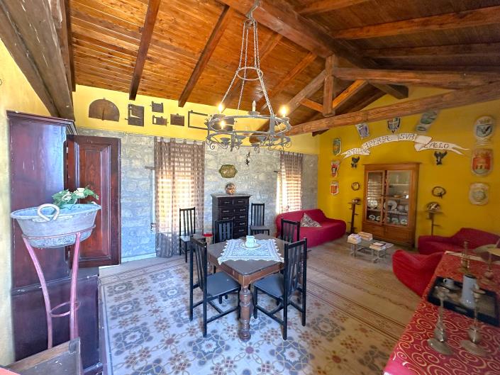Image No.9-5 Bed Property for sale