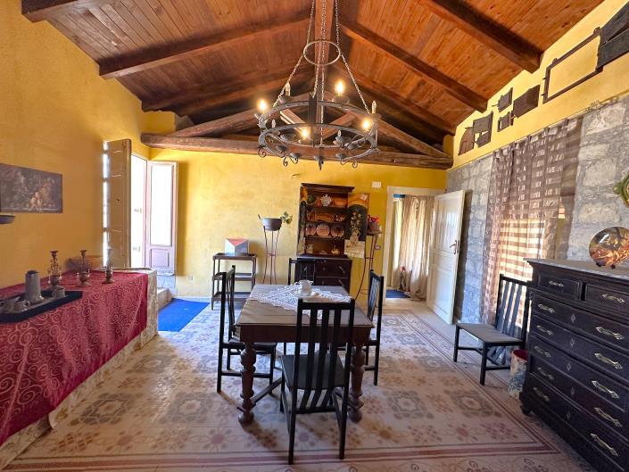 Image No.8-5 Bed Property for sale