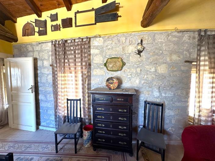 Image No.18-5 Bed Property for sale