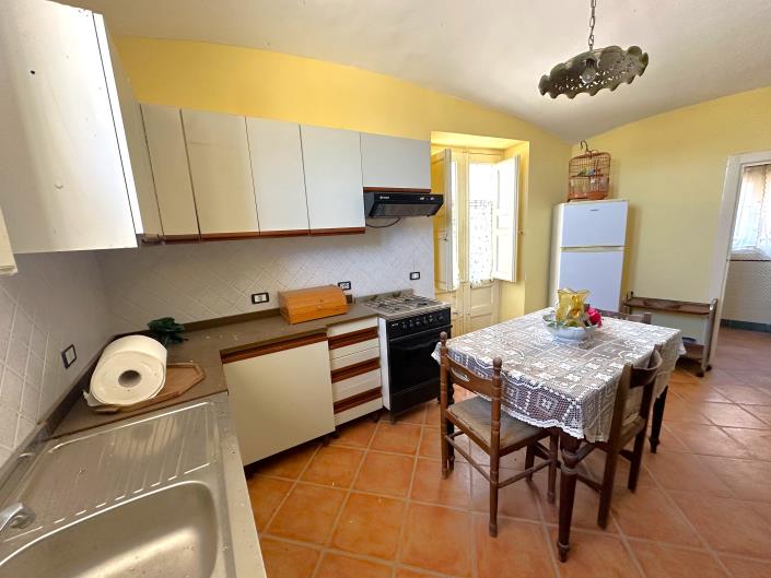 Image No.20-5 Bed Property for sale