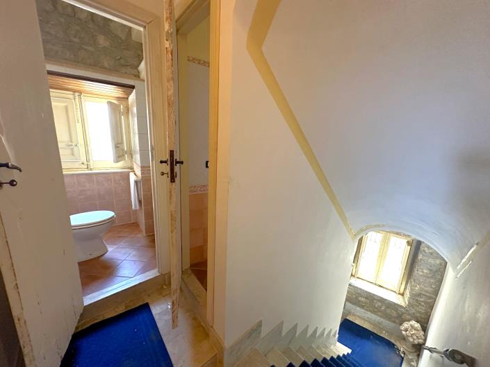 Image No.38-5 Bed Property for sale
